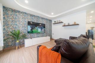 4 BR villa W Jacuzzi At Patong - 1