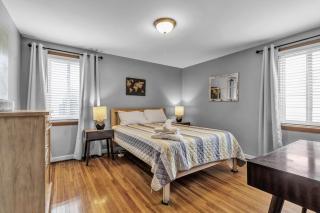 Beautiful 2 Queen Bed North Buffalo Apartment with Free Driveway Parking - 6