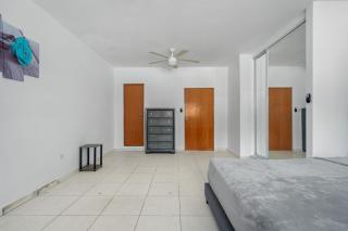 Beach Access Escape With Pool And Tanning Lounges - San Juan - 7