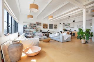 Sun-Splashed Art Deco Loft - Yoga Zone, Hackney - 5