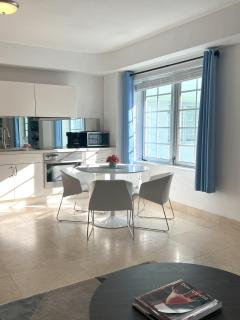 Beachfront Apt in Carlyle Hotel on Ocean Drive - 2