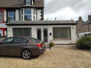 Railway Station View - Vegetarian and Vegan Self Catering Accommodation - Llandudno Junction - 8