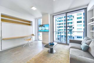 Prime Location for a Grand Stay - Miami - 1