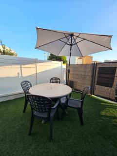 Studio, Terrasse et piscine, Proche centre et plages - 8