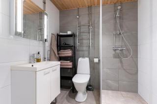 Stylish, 450 m walk to the Estonian ferry, Free parking and balcony - 6