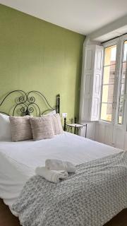 APARTAMENTOs TURÍSTICOS PLAZA ATOCHAS - A Coruña - 1
