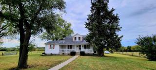 Warrensburg, UCM, Whiteman AFB, KC Chiefs, Wedding Venue, Bring your Pet, Secluded Farmhouse - - 0
