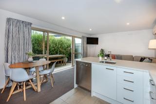 Urban Oasis Central Christchurch - parking - 7