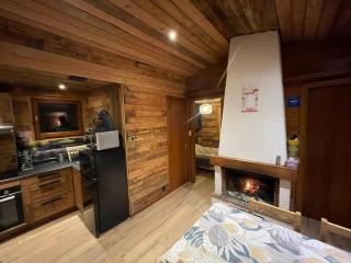 Chalet terrain clôturé, bien placé, 2 chambres - 6