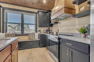 Smith Creek Resort- 5 Bedroom 20 Guests - Indoor Pool - Resort Amenities - 9
