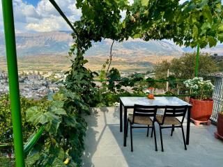 Panoramic View Guest House - Gjirokastër - 9