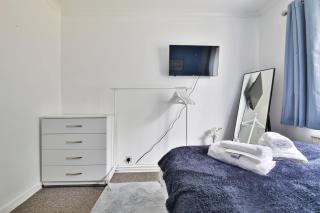 Modern 4 Bed Contractor Stay in Swansea TV in Every Room and Parking - 5