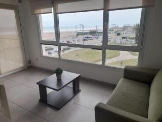 Departamento vista al mar, con cochera cubierta y pileta - Necochea - 0