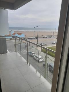 Departamento vista al mar, con cochera cubierta y pileta - Necochea - 4