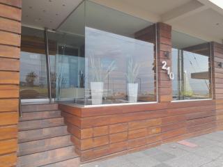 Departamento vista al mar, con cochera cubierta y pileta - Necochea - 9