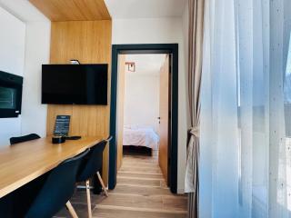 Sky Lux Apartments - 2