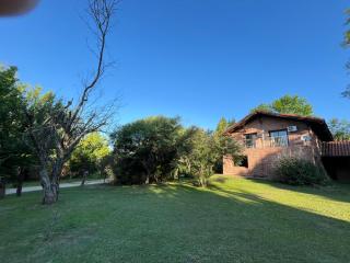 Casa completa con piscina y quincho en Ascochinga, 4 habitaciones, zona golf - 1