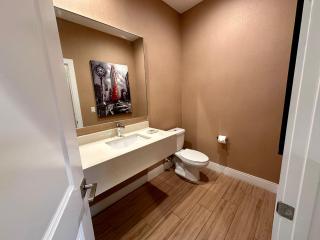Luxury Home in Orlando with Hot Tub 7 From Min Disney and 20 Min from Universal Studios - 3 Bedrooms each with a private bathroom! - Orlando - 9