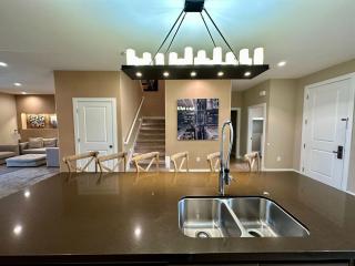 Luxury Home 7 Min Disney Universal 3BR4BA - Hot Tub - 6