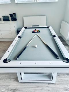 Luxury 3BR Home, Canterbury, Parking &Hot Tub - 8