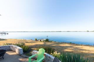 4 Bedroom Lakefront Home with Private Beach on Cedar Point Chaussee - Sandusky - 6
