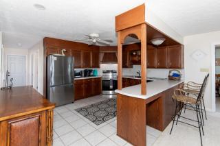 4 Bedroom Lakefront Home with Private Beach on Cedar Point Chaussee - Sandusky - 4