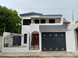 Casa familiar céntrica - San Fernando de Monte Cristi - 0