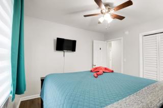 Ocean - 5 Bedroom Retreat with Pickleball, Arcade, Grill & Beach Access! - Fort Walton Beach - 3
