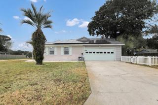 Ocean - 5 Bedroom Retreat with Pickleball, Arcade, Grill & Beach Access! - Fort Walton Beach - 1