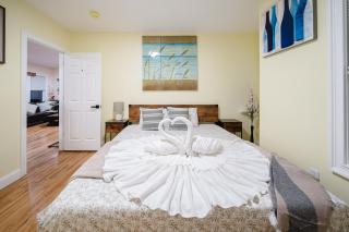 Pristine 5BR Milton Apt - Free Parking, Balcony, AC & TV 142 - 3