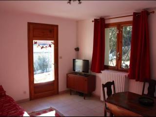 Chalet calme 11 pers. rénové, proche pistes, jardin, parking - FR-1-592-77 - 1