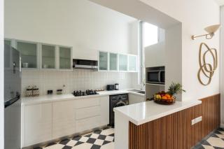 La Zorita, Luxurious 3 BHK with Private Pool, 10 mins from Anjuna Beach, Kitchen, Security, Terrace, Patio & Wifi - 1