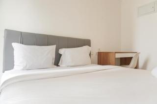 Fully Furnished with Cozy Design Studio Sky House BSD Apartment By Travelio - Tangerang - 9