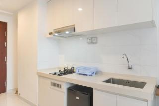 Fully Furnished with Cozy Design Studio Sky House BSD Apartment By Travelio - Tangerang - 3