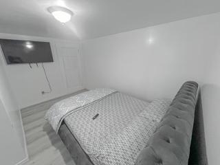 D6 Room Near Airport - Brampton - 7