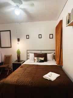 Ironbound 4 bdrm Industrial Suite! FREE parking - 1