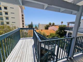 Coastal Living Iconic Scarborough Beach - 5