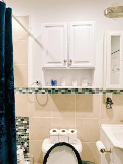 3 bdrm stay! Trippy King Suite by Dwtwn Nwk - Newark - 4