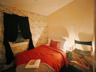 3 bdrm stay! Trippy King Suite by Dwtwn Nwk - Newark - 2