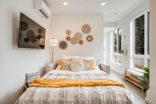 Perch - Urban Reflection 18 - 4