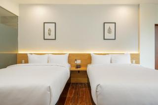 Happy Hotel Here - 7
