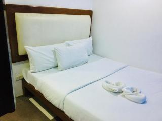 Boracay Family Retreat 2BR Suite RM3, Pool Access - 4
