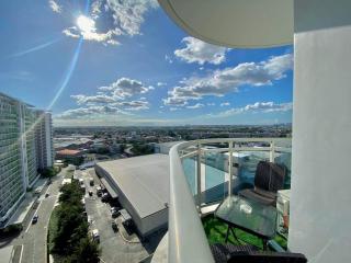 Metro Manila Cityscape Charm at Azure Urban Resort Paranaque near NAIA Airport - Manila - 5