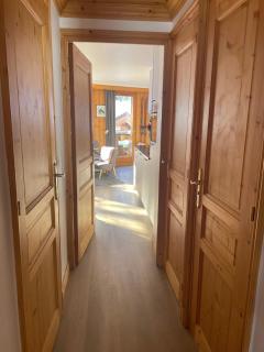 Meribel Centre La Chaudanne, real ski in and out, 3 bedrooms 2 bathrooms newly renovated, Chalet l'Épervière - 1