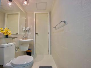 Metro Manila Cityscape Charm at Azure Urban Resort Paranaque near NAIA Airport - 5