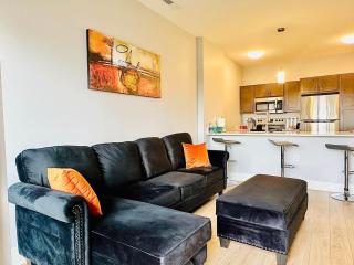 Scenic Downtown Loft with Pool - 6