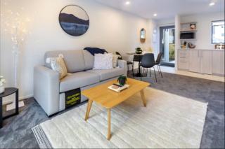 Lovely 2 bed 2 bath - Christchurch - 9