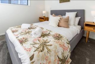 Lovely 2 bed 2 bath - 4