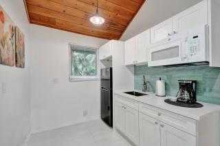 Tropical Oasis Studio w Pool - Fort Lauderdale - 2