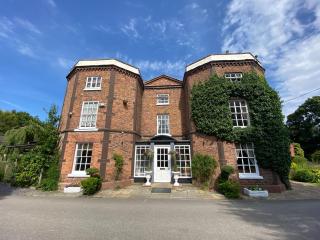 Rossett Hall Hotel - Rossett - 0